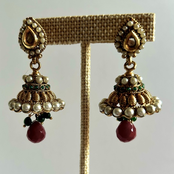 Vintage gold tone faux emerald rubies pearls Jhumka Style Earrings chandelier - Picture 2 of 3